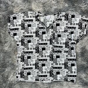 ♥️ Black and White Music Note Scrub Top Size Small